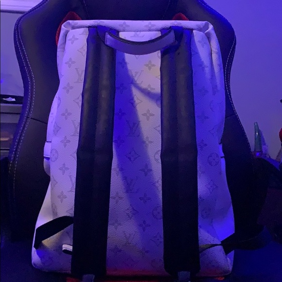 Louis Vuitton DISCOVERY BACKPACK - Picture 2 of 2